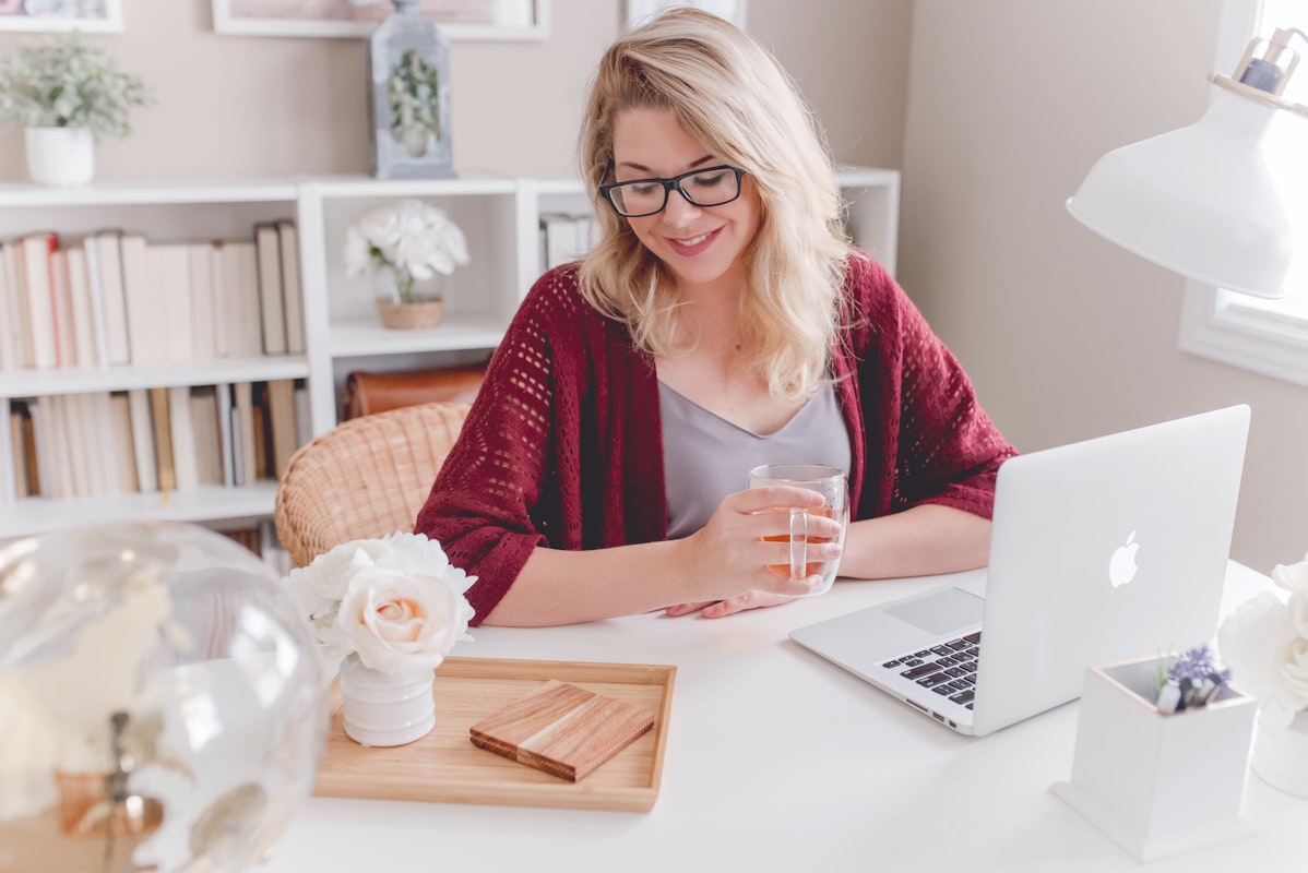 Nutritionist providing personalized guidance